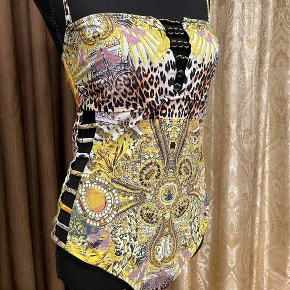 One-piece swimsuit - Picture 2 of 11